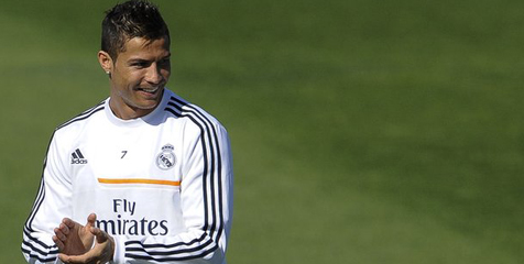 Ronaldo Kirim 'Salam Hormat' untuk Blatter Ronaldo Kirim 'Salam Hormat' untuk Blatter