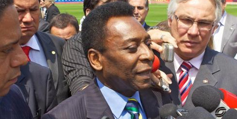 Pele Bersikukuh Ballon D'Or Masih untuk Ronaldo atau Messi Pele Bersikukuh Ballon D'Or Masih untuk Ronaldo atau Messi