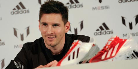 Adidas Bantah Berusaha Bajak Messi Adidas Bantah Berusaha Bajak Messi