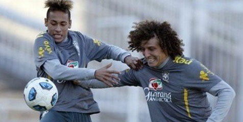 Neymar-David Luiz Jadi Fans Dadakan David Beckham Neymar-David Luiz Jadi Fans Dadakan David Beckham