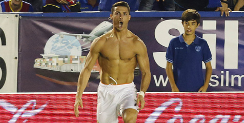 Ronaldo Ogah Jual Celana Dalam ke Fans Barca dan Man City Ronaldo Ogah Jual Celana Dalam ke Fans Barca dan Man City