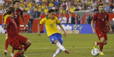 Scolari: Neymar Sudah Selevel Messi dan Ronaldo Scolari: Neymar Sudah Selevel Messi dan Ronaldo
