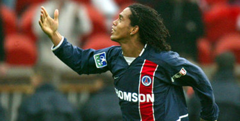 Ronaldinho Isyaratkan Kembali ke Eropa Ronaldinho Isyaratkan Kembali ke Eropa