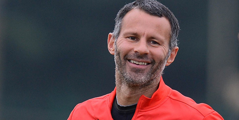 Ditraktir Makan Sir Alex, Giggs Batal Pindah ke City Ditraktir Makan Sir Alex, Giggs Batal Pindah ke City