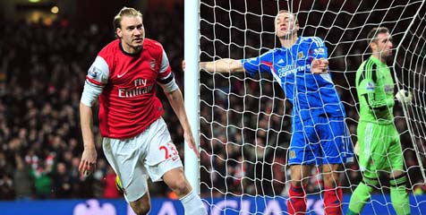 Review: Bungkam Hull, Bendtner Beri Bukti Review: Bungkam Hull, Bendtner Beri Bukti