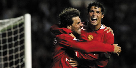 Ferdinand: Ronaldo Membuat Nistelrooy Tampak Bodoh Ferdinand: Ronaldo Membuat Nistelrooy Tampak Bodoh