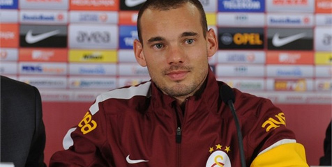 Paksa Pindah ke United, Sneijder Rela Turun Gaji Paksa Pindah ke United, Sneijder Rela Turun Gaji