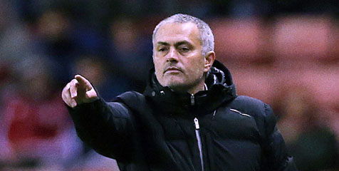 Mourinho: Kami Akan Seret Arsenal Dari Puncak Mourinho: Kami Akan Seret Arsenal Dari Puncak