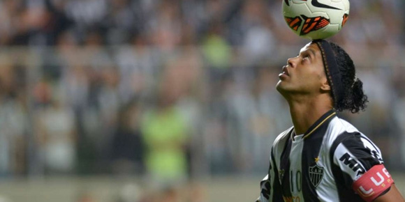 Ronaldinho Pamer Skill Ajaib di Maroko Ronaldinho Pamer Skill Ajaib di Maroko