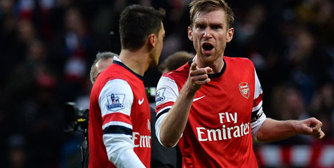 Mertesacker 'Lebih Arsenal' Ketimbang Ozil Mertesacker 'Lebih Arsenal' Ketimbang Ozil