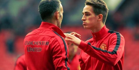 Januzaj Angkat Giggs Sebagai 'Ayah' Januzaj Angkat Giggs Sebagai 'Ayah'