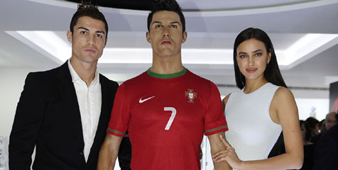 Irina Pajang Foto Dirinya Cium 'Ronaldo'