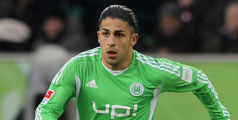 AC Milan Siap Salip Chelsea Untuk Datangkan Bek Wolfsburg