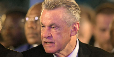 Hitzfeld: Sepakbola Spanyol Akan Ditumbangkan Jerman Hitzfeld: Sepakbola Spanyol Akan Ditumbangkan Jerman
