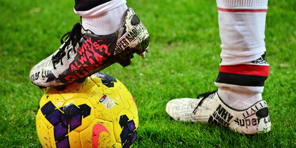 Sepatu Baru Balotelli, 'Why Always Puma' Sepatu Baru Balotelli, 'Why Always Puma'