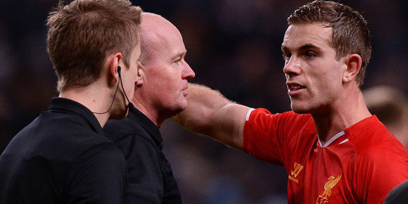 Sterling Harusnya Tidak Offside? Sterling Harusnya Tidak Offside?