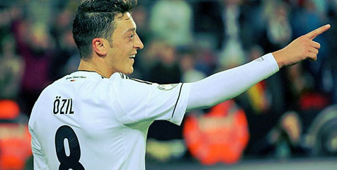 Ozil Didapuk Pemain Terbaik Jerman 2013 Ozil Didapuk Pemain Terbaik Jerman 2013
