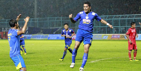 Review: Arema Cronus Sukses Bekuk Macan Kemayoran Review: Arema Cronus Sukses Bekuk Macan Kemayoran