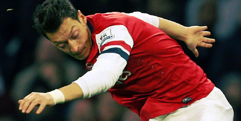 Ozil: Atmosfer Emirates Stadium Tiada Banding Ozil: Atmosfer Emirates Stadium Tiada Banding