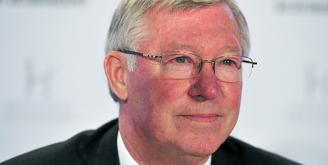 Wanita Berbikini Buat Sir Alex Ferguson Terperangah 