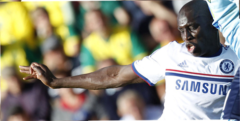 Torres Cedera, Mourinho Siapkan Demba Ba Torres Cedera, Mourinho Siapkan Demba Ba