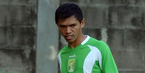 Persebaya Siapkan Berkas Kontrak Untuk Salampessy Persebaya Siapkan Berkas Kontrak Untuk Salampessy