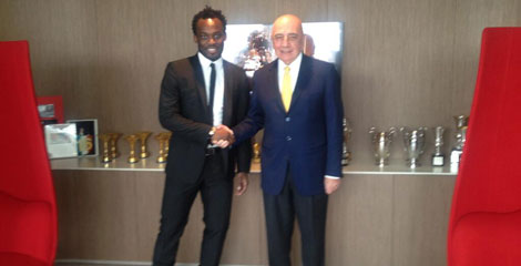 Essien Girang Bisa Gabung Milan Essien Girang Bisa Gabung Milan