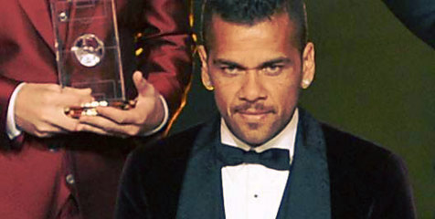 Alves: Umbar Kontrak Neymar, Sangat Tak Terhormat Alves: Umbar Kontrak Neymar, Sangat Tak Terhormat