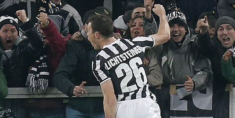 Gebuk Inter, Lichtsteiner Arahkan Pandangan ke Eropa Gebuk Inter, Lichtsteiner Arahkan Pandangan ke Eropa