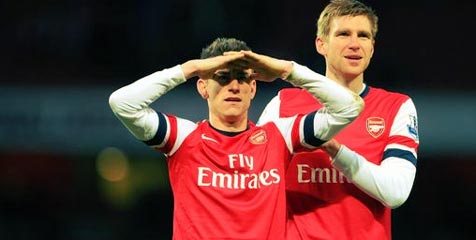 Mertesacker Puji Performa Koscielny Mertesacker Puji Performa Koscielny