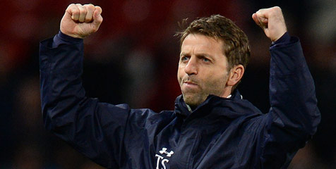 Adebayor Puji Peran Tim Sherwood Sebagai Pelatih