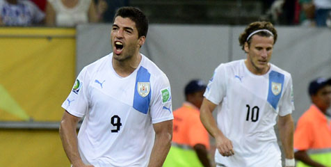 Forlan Akui Turut Berperan Saat Suarez Gabung Liverpool Forlan Akui Turut Berperan Saat Suarez Gabung Liverpool