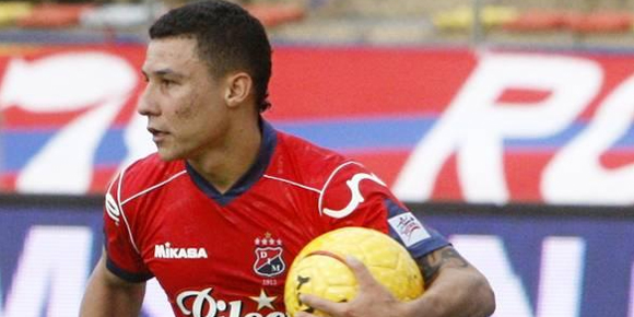 Double Save Spektakuler Bek Kolombia Tepat di Garis Gawang