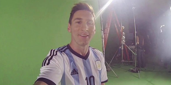Kamera Messi Rekam Aksi Dirinya Juggling Sambil Berjalan Kamera Messi Rekam Aksi Dirinya Juggling Sambil Berjalan