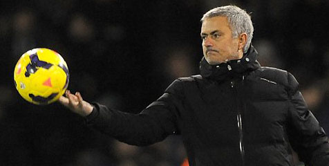 Mourinho: Hobi Wenger Menguntit Chelsea Tak Berubah Mourinho: Hobi Wenger Menguntit Chelsea Tak Berubah