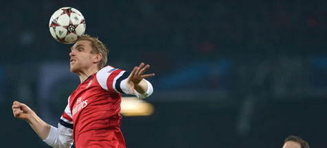 Mertesacker: Arsenal Harus 'On' 24 Jam Mertesacker: Arsenal Harus 'On' 24 Jam