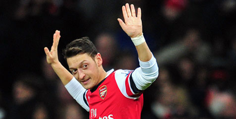 Hadapi Bayern, Ozil Dibantu Para Superhero Hadapi Bayern, Ozil Dibantu Para Superhero