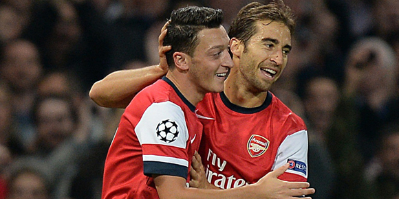 Video: Ozil dan Flamini Bertengkar di Tengah Pertandingan Video: Ozil dan Flamini Bertengkar di Tengah Pertandingan