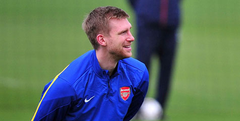 Berkat Mertesacker Bocah Ini Rasakan Kekuatan 'Raksasa' Berkat Mertesacker Bocah Ini Rasakan Kekuatan 'Raksasa'