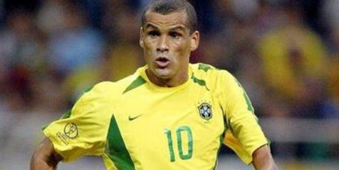 Bermain Satu Tim Dengan Sang Anak, Rivaldo Catat Sejarah