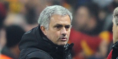 Mourinho: Drogba Bukan Pelatih Mourinho: Drogba Bukan Pelatih