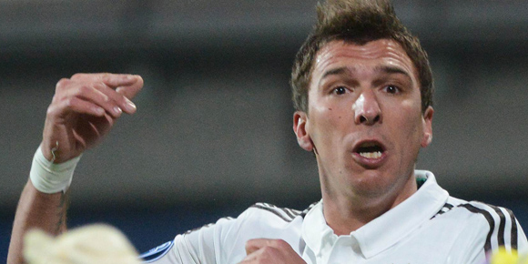 Video: Tackling Horor Mandzukic Bahayakan Karir Schweinsteiger Video: Tackling Horor Mandzukic Bahayakan Karir Schweinsteiger