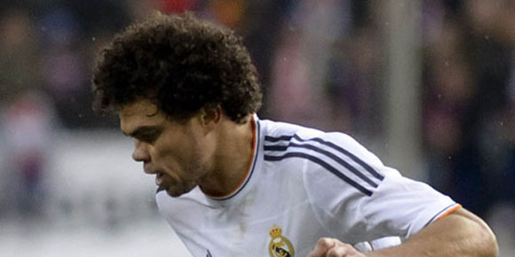 Aksi Teatrikal Menggelikan Pepe Panaskan Derby Madrid Aksi Teatrikal Menggelikan Pepe Panaskan Derby Madrid