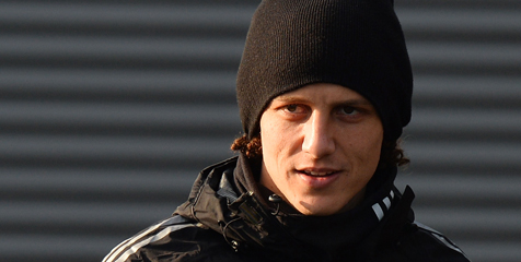 Usai Ber-Selfie, Mobil David Luiz Diderek Usai Ber-Selfie, Mobil David Luiz Diderek