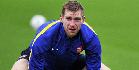 Mertesacker: Mudah Bagi Saya Pilih Bertahan di Arsenal Mertesacker: Mudah Bagi Saya Pilih Bertahan di Arsenal