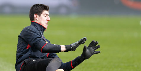 Mourinho Persilahkan Courtois Bersaing dengan Cech Mourinho Persilahkan Courtois Bersaing dengan Cech