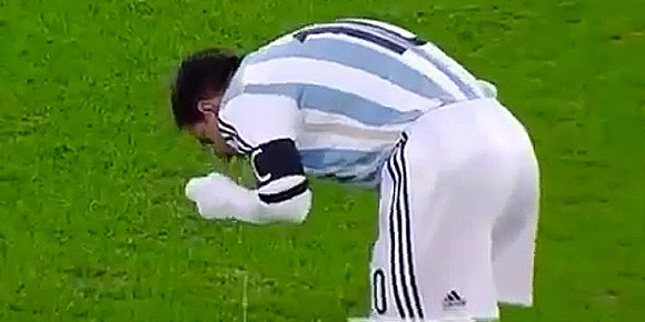 Video: Ketika Messi Muntah Dalam Laga Kontra Rumania Video: Ketika Messi Muntah Dalam Laga Kontra Rumania