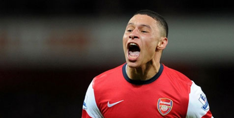 Dua Langkah Menuju Trofi, Chamberlain Tak Antusias Dua Langkah Menuju Trofi, Chamberlain Tak Antusias