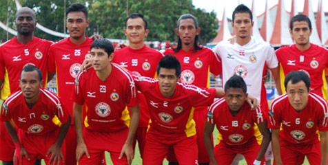 Antisipasi Kabut Asap, Penggawa Semen Padang Kenakan Masker Antisipasi Kabut Asap, Penggawa Semen Padang Kenakan Masker