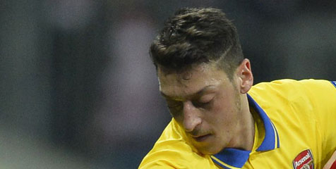Ozil Ternyata Dibiarkan Kesakitan Setengah Babak Ozil Ternyata Dibiarkan Kesakitan Setengah Babak